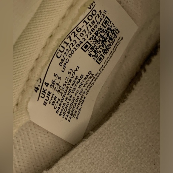 NIKE DUNKS - Picture 4 of 5